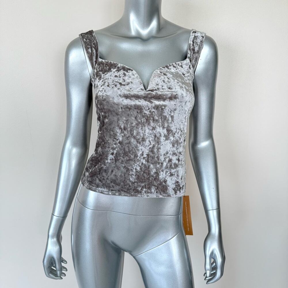 NWT!!! Reformation women velvet top size XS